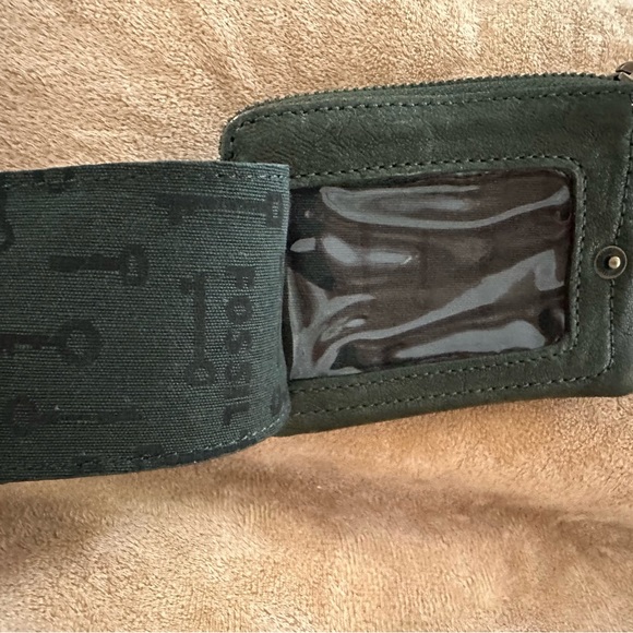 Fossil CoinPurse/ID /Credit Card Holder - Picture 4 of 4